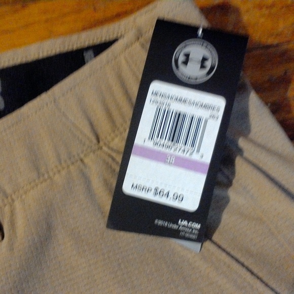 Under Armour Size 38 Khaki Shorts - Picture 2 of 2